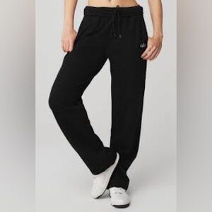 Like new alo wide leg sweatpants